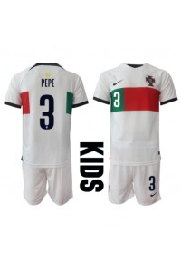 Portugali Pepe #3 Jalkapallovaatteet Lasten Vieraspeliasu MM-kisat 2022 Lyhythihainen (+ Lyhyet housut)